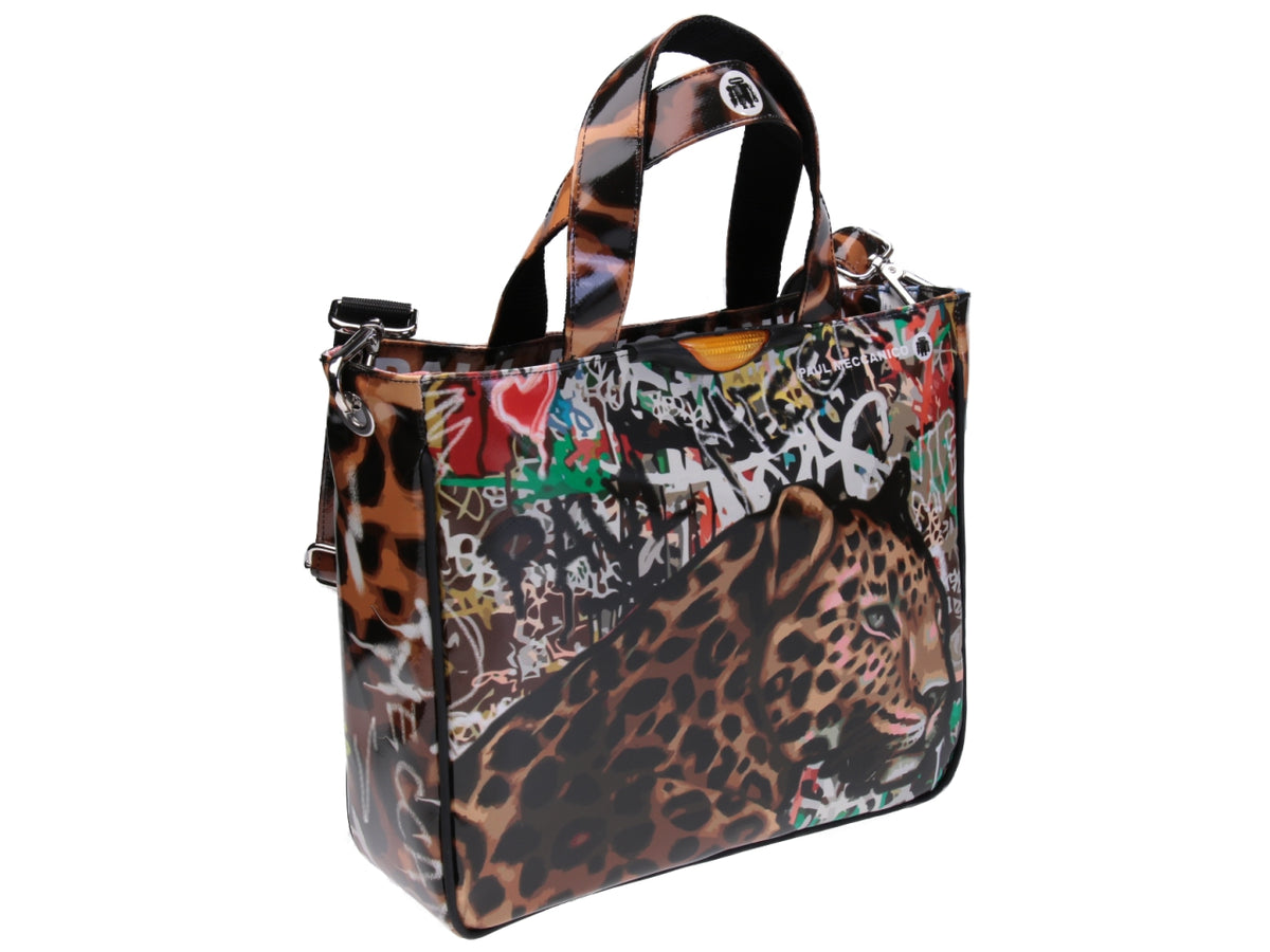 BRUINE TOTE BAG GRAFFITI STIJL. MODEL GLAM GEMAAKT VAN VRACHTWAGENZEIL.