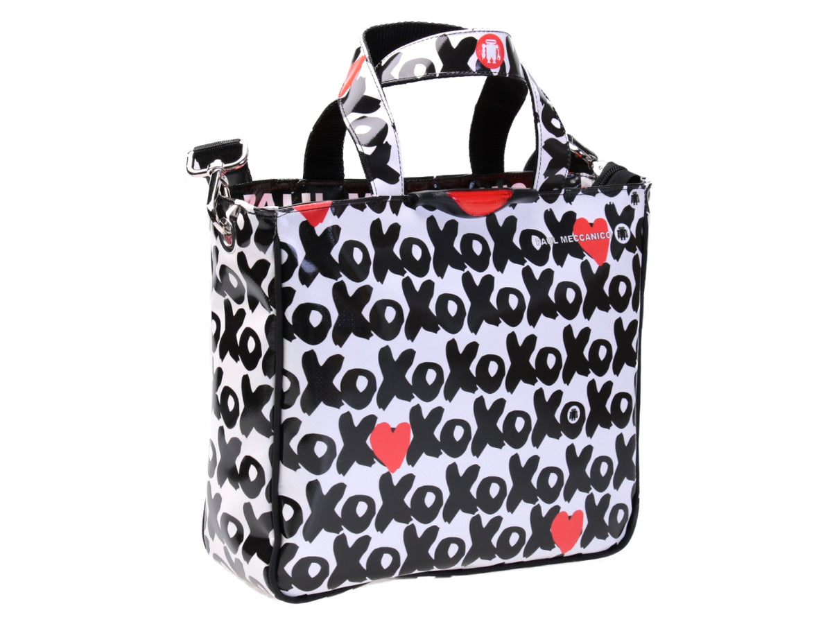 ZWART WITTE TOTE BAG &quot;XOXO&quot;. MODEL GLAM GEMAAKT VAN VRACHTWAGENZEIL.