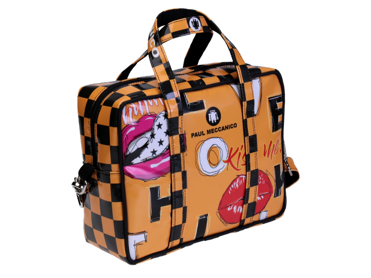 BORSA BAULETTO RETTANGOLARE DA DONNA ARANCIONE &quot;KISS ME&quot;. MODELLO PINCA REALIZZATO IN TELONE CAMION.