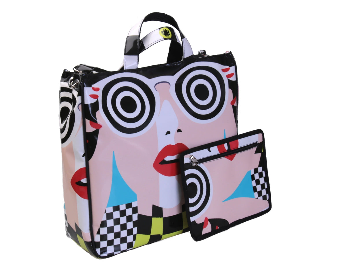 MEERKLEURIGE MAXI TOTE BAG POP ART STIJL. MODEL AIRSTONE GEMAAKT VAN VRACHTWAGENZEIL.