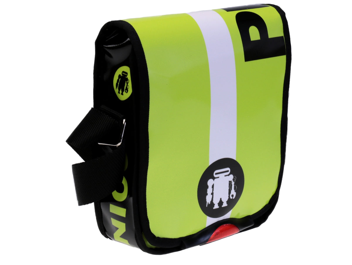 FLUOR GROENE CROSSBODY TAS. MODEL MIPOK VAN VRACHTWAGENZEIL.