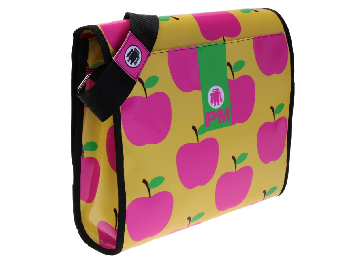 GELE CROSSBODY TAS &quot;APPLE&quot;. MODEL BREAK GEMAAKT VAN VRACHTWAGENZEIL.