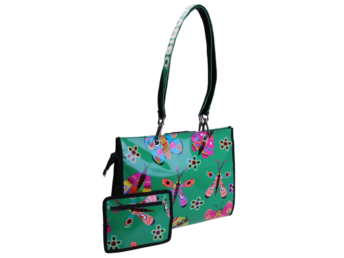 GROENE SHOPPER &quot;FLOWERS AND BUTTERFLIES&quot;. MODEL PEPE GEMAAKT VAN VRACHTWAGENZEIL.