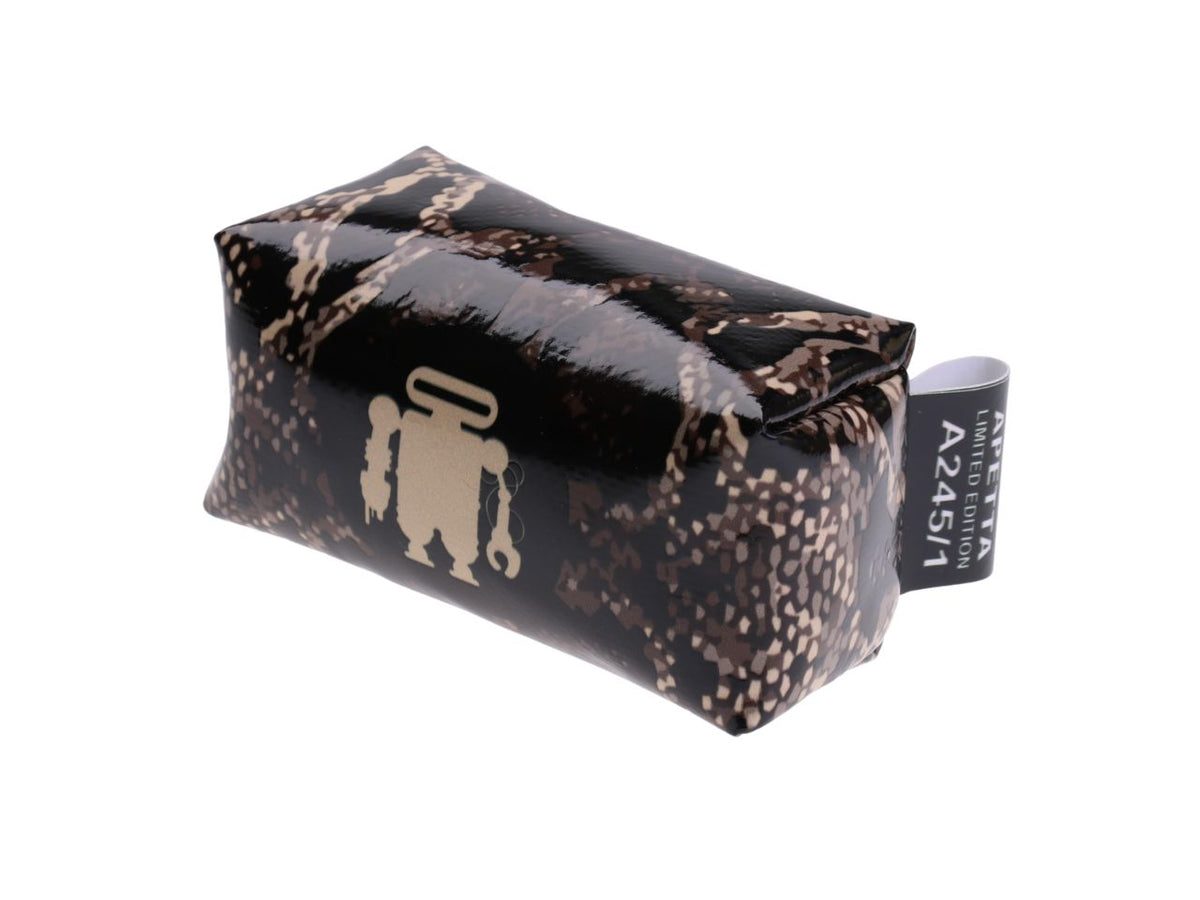 ...PENCIL CASE DESIGN KEYCHAIN WITH ANIMALIER FANTASY.