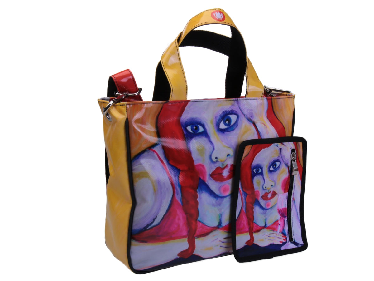 TOTE BAG &quot;I AM FEELING GOOD&quot; BY PAUL ALBERT DARI. MODEL GLAM GEMAAKT VAN VRACHTWAGENZEIL. INCLUSIEF BOEK &quot;LA PITTURA E&#39; DONNA&quot;.