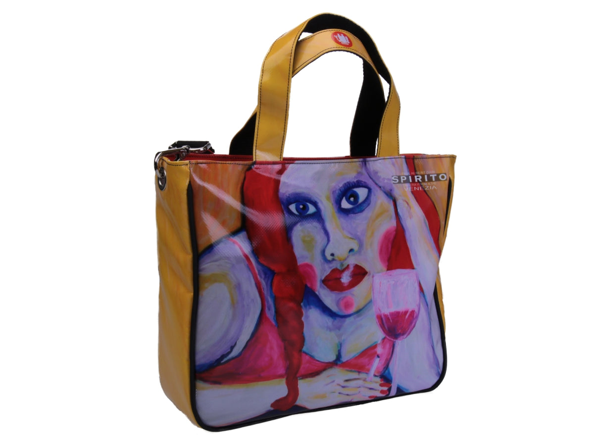 TOTE BAG &quot;I AM FEELING GOOD&quot; BY PAUL ALBERT DARI. MODEL GLAM GEMAAKT VAN VRACHTWAGENZEIL. INCLUSIEF BOEK &quot;LA PITTURA E&#39; DONNA&quot;.