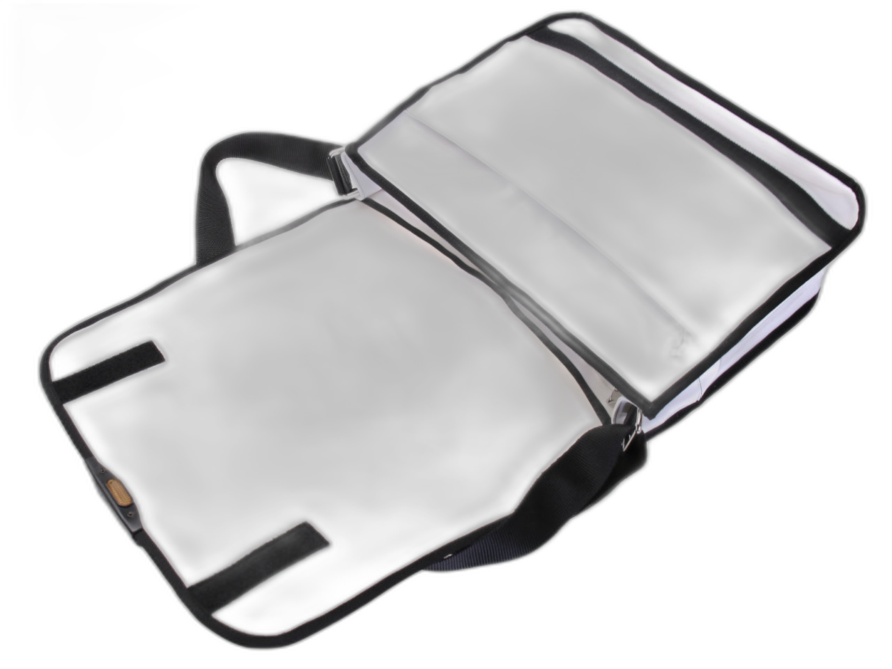 BORSA MESSENGER BIANCA. MODELLO SPOT REALIZZATO CON TELONI DI CAMION.