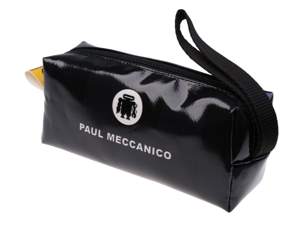 ...ASTUCCIO NERO PER MATITE.