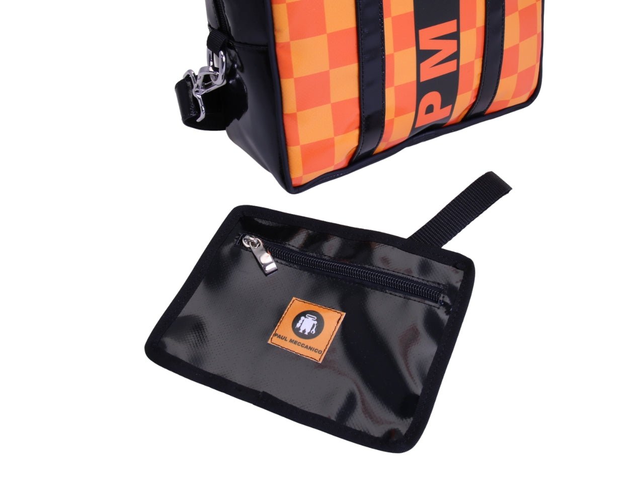 BORSA DA DONNA RETTANGOLARE NERA E ARANCIONE CON FANTASIA A SCACCHI. MODELLO PINCA REALIZZATO CON TELONI DI CAMION.