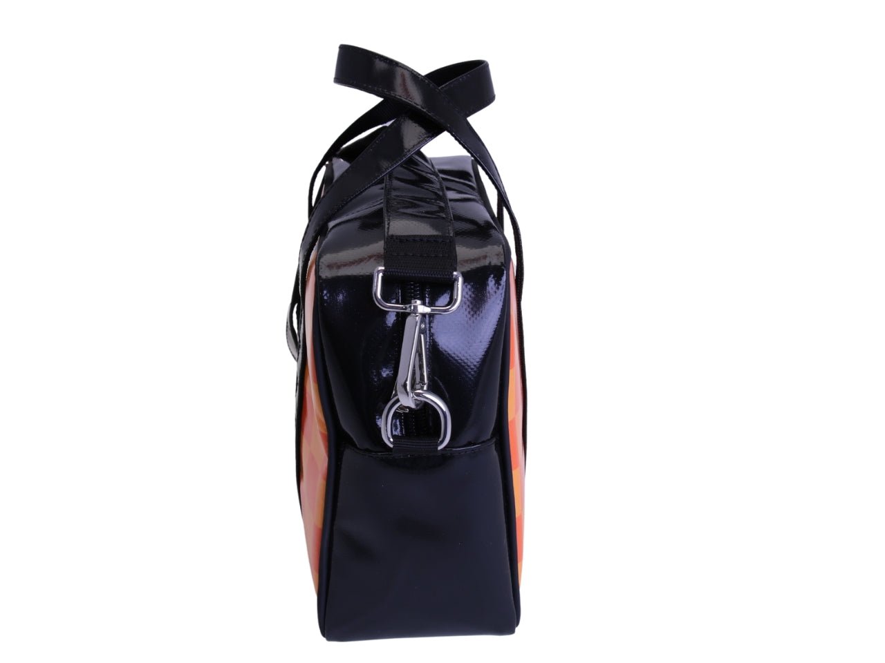 BORSA DA DONNA RETTANGOLARE NERA E ARANCIONE CON FANTASIA A SCACCHI. MODELLO PINCA REALIZZATO CON TELONI DI CAMION.