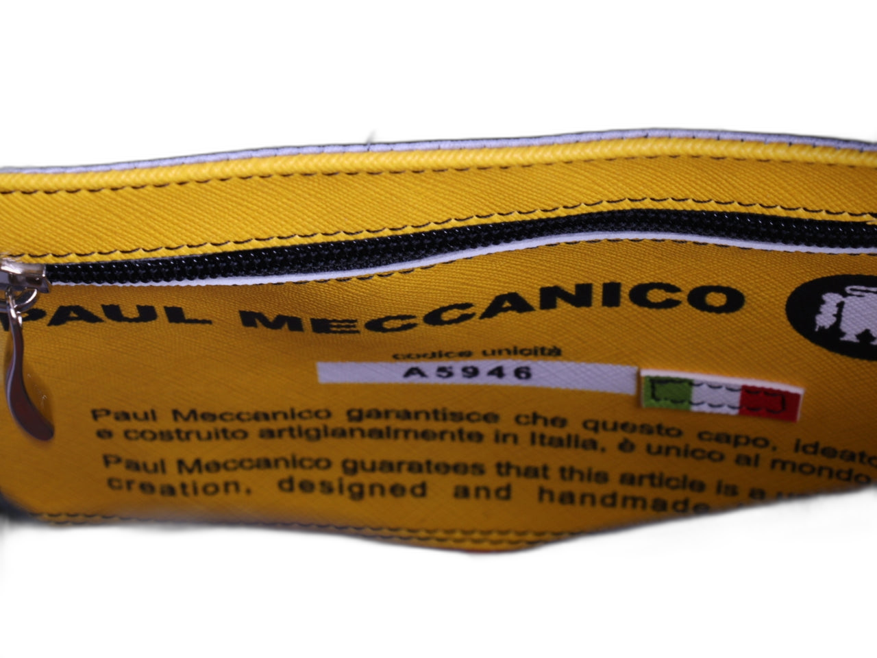 BORSA DA DONNA RETTANGOLARE NERA E ARANCIONE CON FANTASIA A SCACCHI. MODELLO PINCA REALIZZATO CON TELONI DI CAMION.