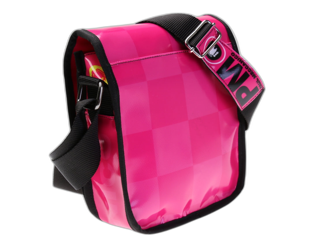 ...BORSA FUXIA CROSSBODY. MODELLO MIPOK IN TELONE DA CAMION.