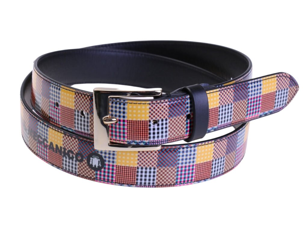 .CINTURA DA DONNA CON FANTASIA GEOMETRICA A SCACCHI REALIZZATA CON TELONI DI CAMION.
