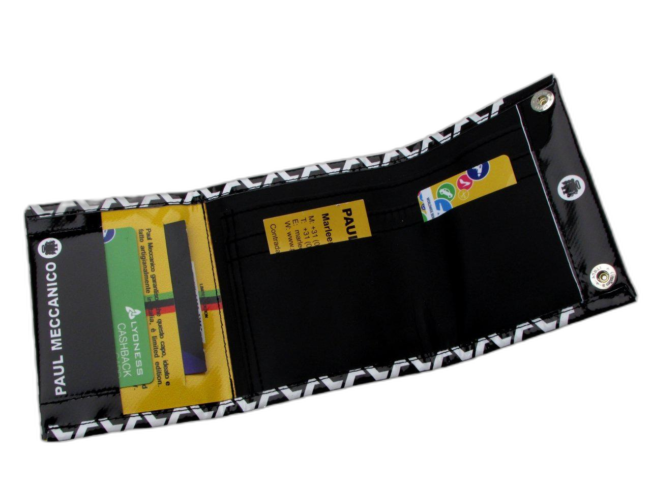 PORTAFOGLIO UNISEX IN BIANCO E NERO CON FANTASIA GEOMETRICA. MODELLO TREK REALIZZATO CON TELONI DI CAMION. - Edizione limitata Paul Meccanico