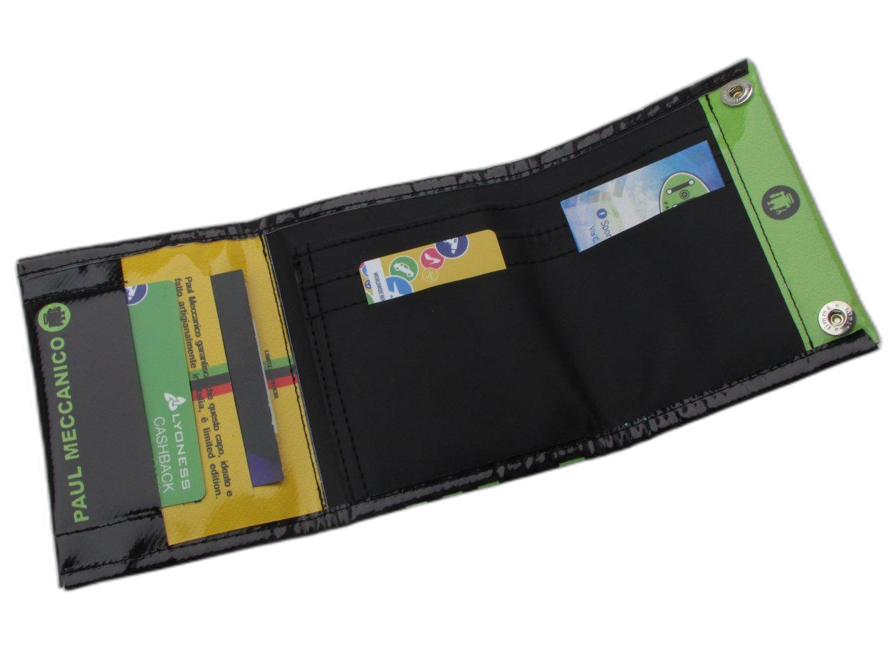 PORTAFOGLIO UNISEX NERO, GRIGIO E VERDE CON SCRITTE FANTASIA. MODELLO TREK REALIZZATO CON TELONI DI CAMION. - Edizione limitata Paul Meccanico