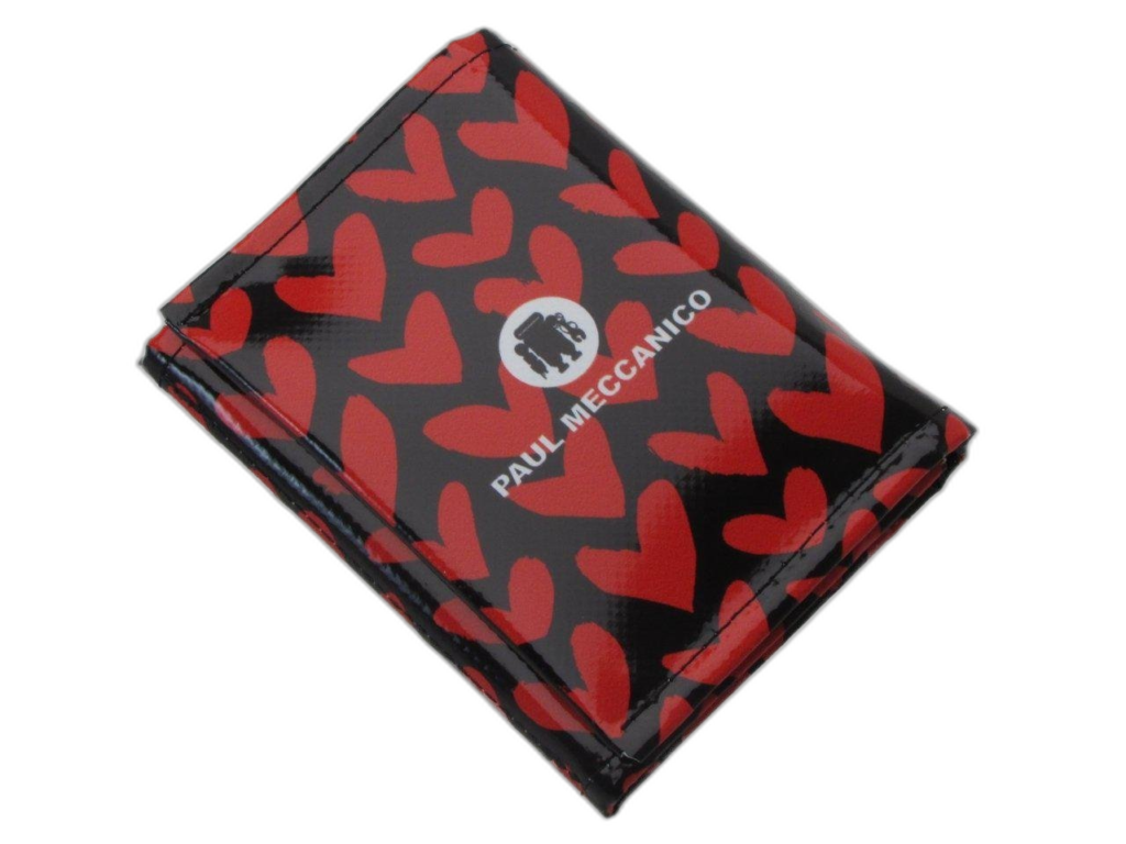 PORTAFOGLIO DA DONNA NEI COLORI ROSSO E NERO CON STAMPA DI CUORI. MODELLO TREK REALIZZATO CON TELONI DI CAMION. - Paul Meccanico